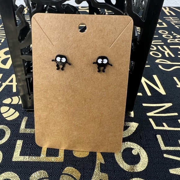 Halloween Stud Earrings - Picture 3 of 3